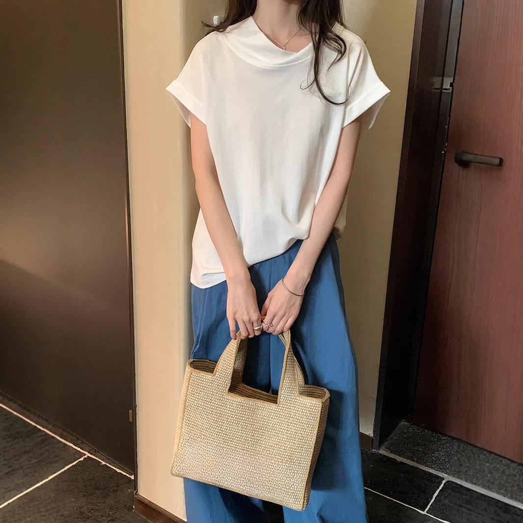 

Simple White Short-sleeved T-shirt for Women F чорний