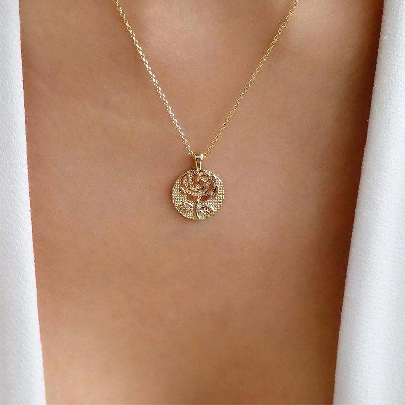 

Alloy butterfly flower necklace new exaggerated jewelry versatile niche light luxury design sense retro pendant woman