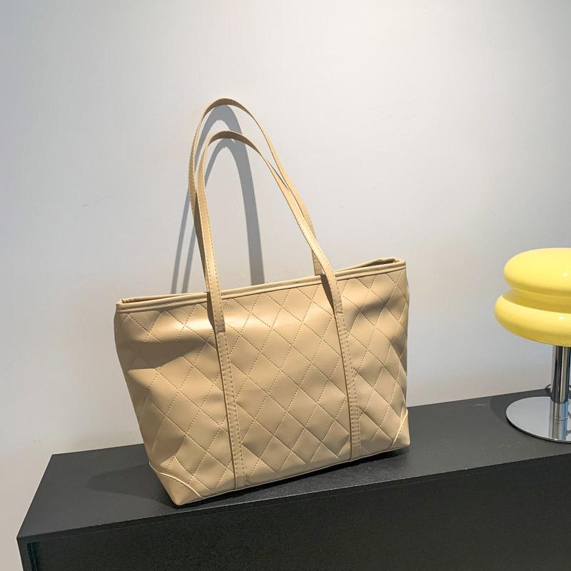 Casual Diamond Tote Bag New Fashionable Handbag Personalized Large Capacity Underarm Bag Simple Shoulder Bag