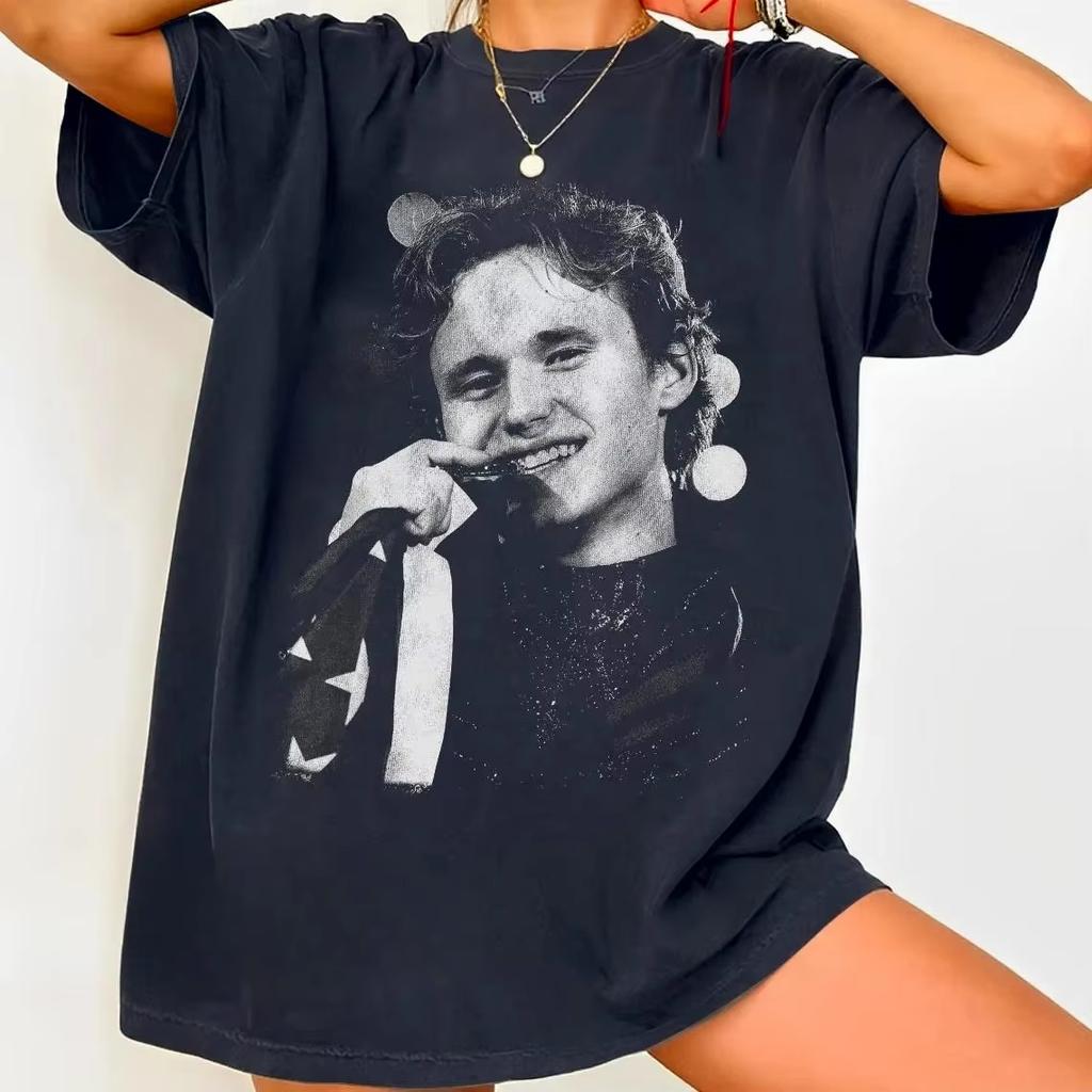 Ilia Malinin Vintage Damen T-Shirt Unisex Baumwoll-Tee Lässig Sommer Locker Streetwear Y2K Retro Porträt Charakter Quad Gott
