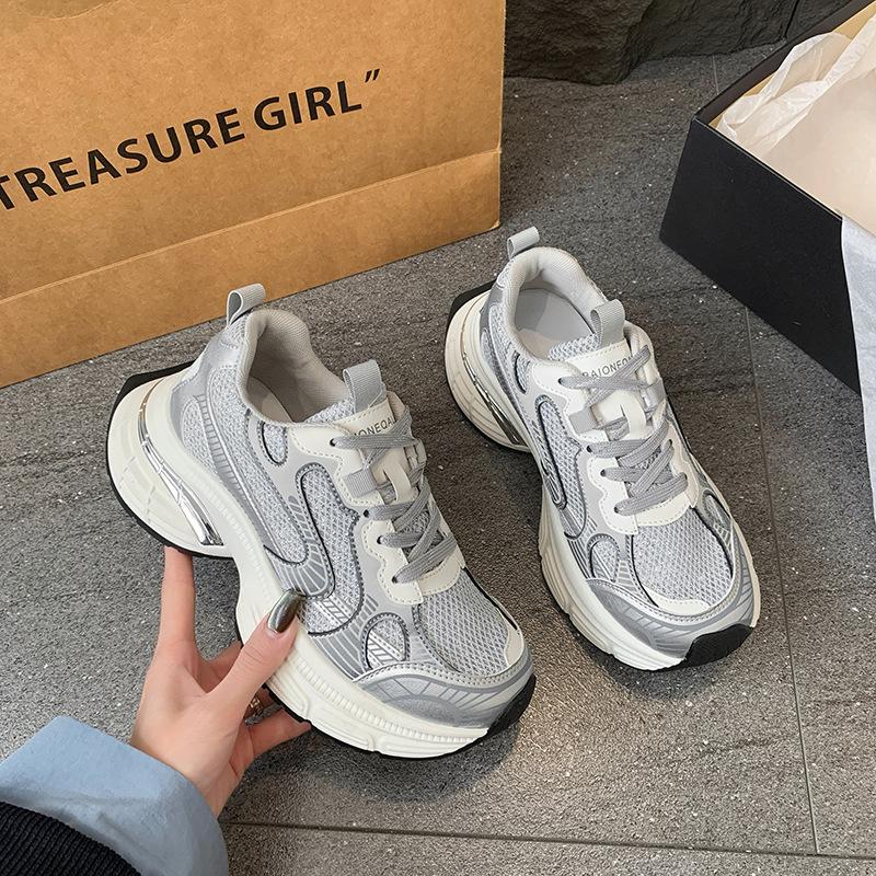 

Женские кроссовки новые сетчатые дышащие на толстой подошве повседневные маленькие белые туфли увеличивают рост, модные и универсальные 40 серый