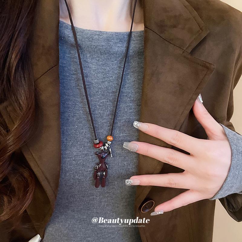 Cute bear pendant necklace niche fashion design sweater chain high sense versatile temperament jewelry accessories