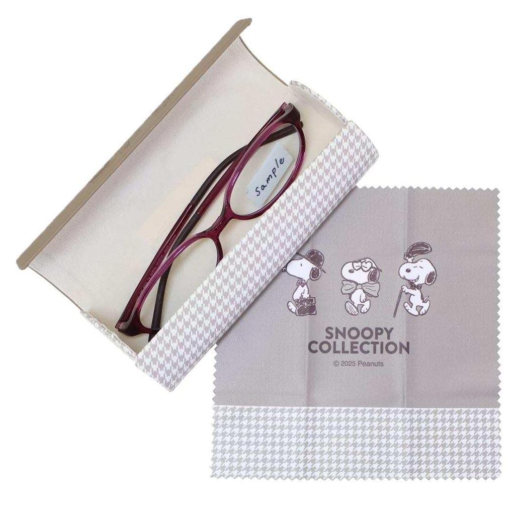 Snoopy Glasses Case with Cloth Fashion Show Snoopy