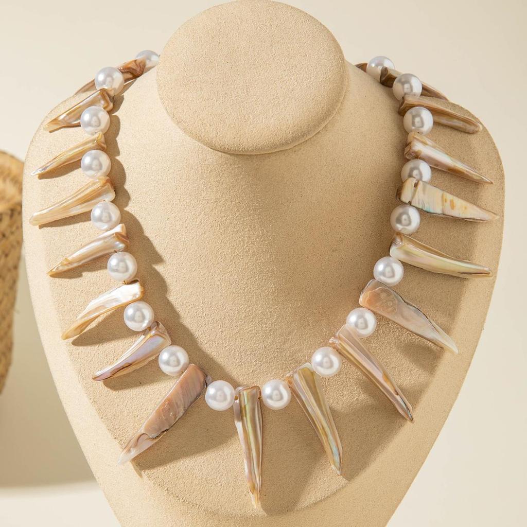 Cross Border Fashion Creativity Between Europe and America, Acrylic Ivory Imitation Pearl Necklace, Women's Jewelry, Niche Exquisite Necklace