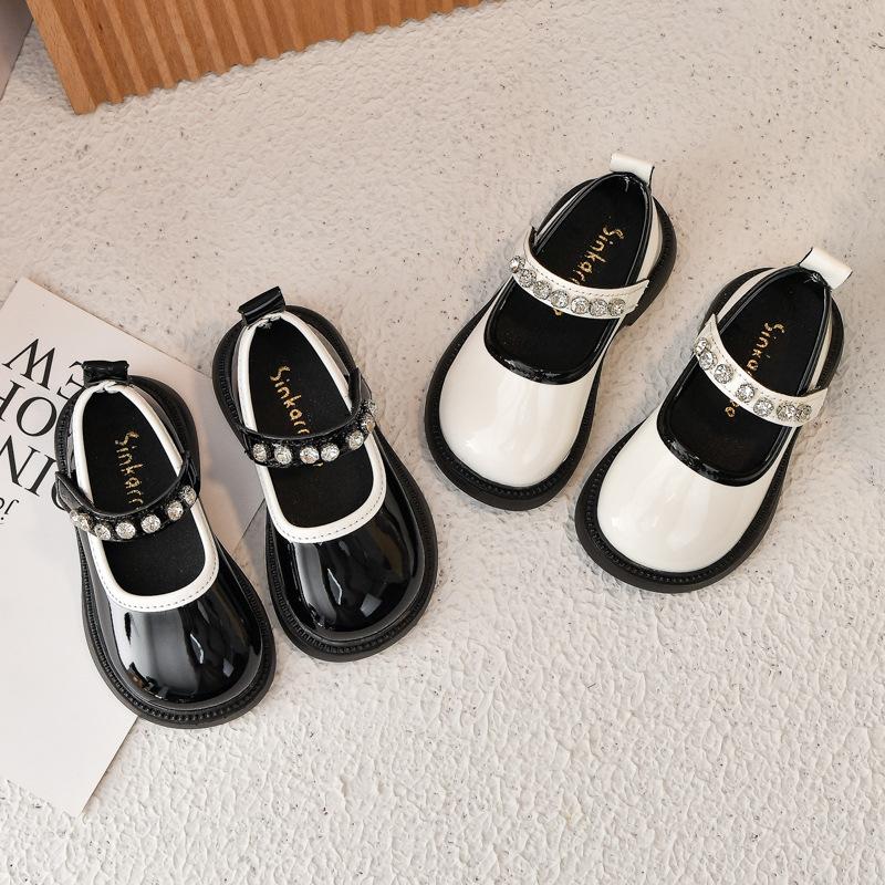 Scarpe da bambina in pelle per studenti della scuola materna e della scuola elementare, scarpe da esibizione, scarpe da principessa versatili con strass per bambine, a punta quadrata