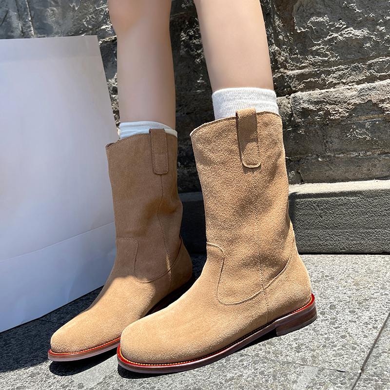 Krazing Pot Chaussures en daim de vache pour femme, bottes mi-mollet à bout rond et talons bas épais, collection automne-hiver