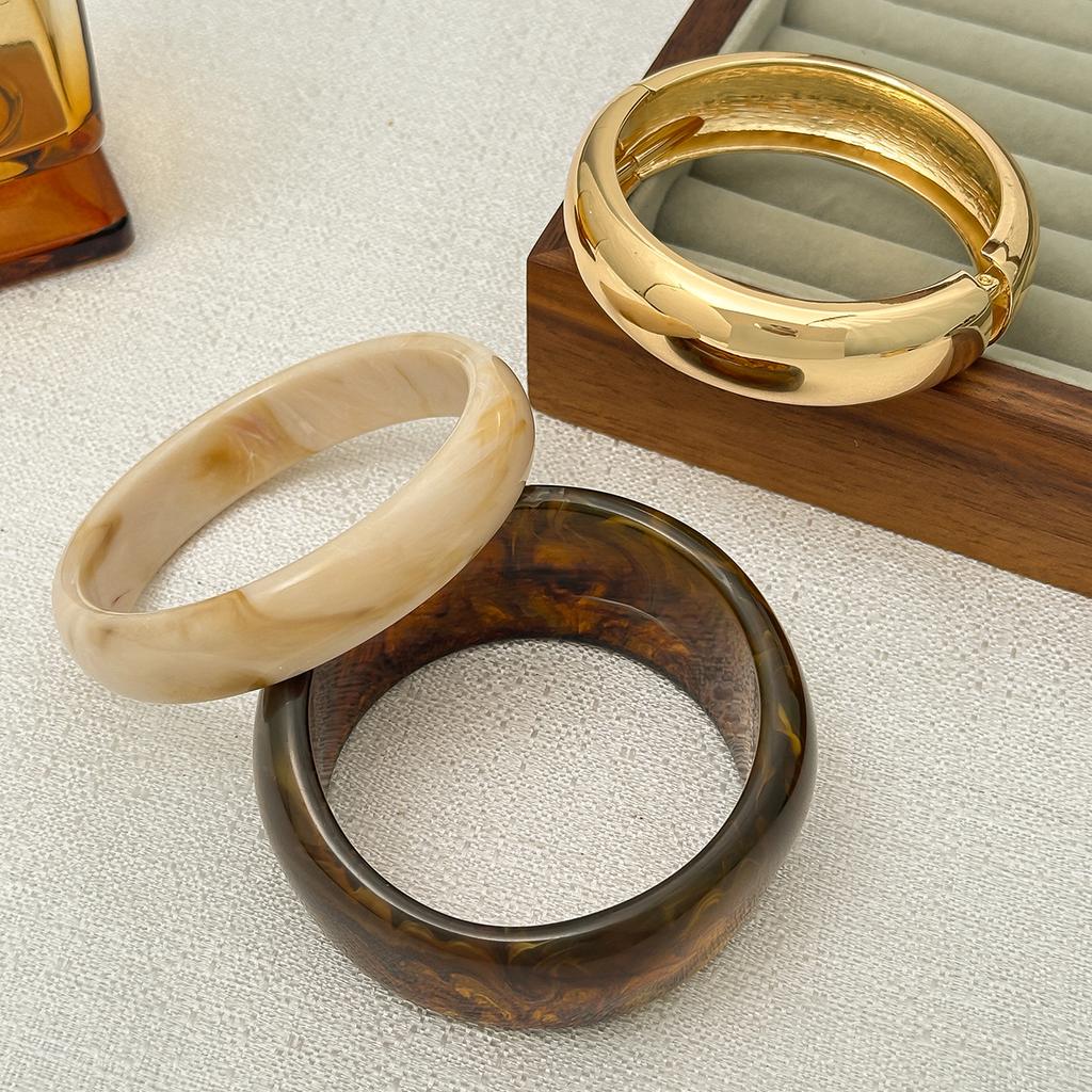 Ins Exaggerated Irregular Gradient Faceted Wide Bracelet Geometric Metal Spring Bracelet for Women