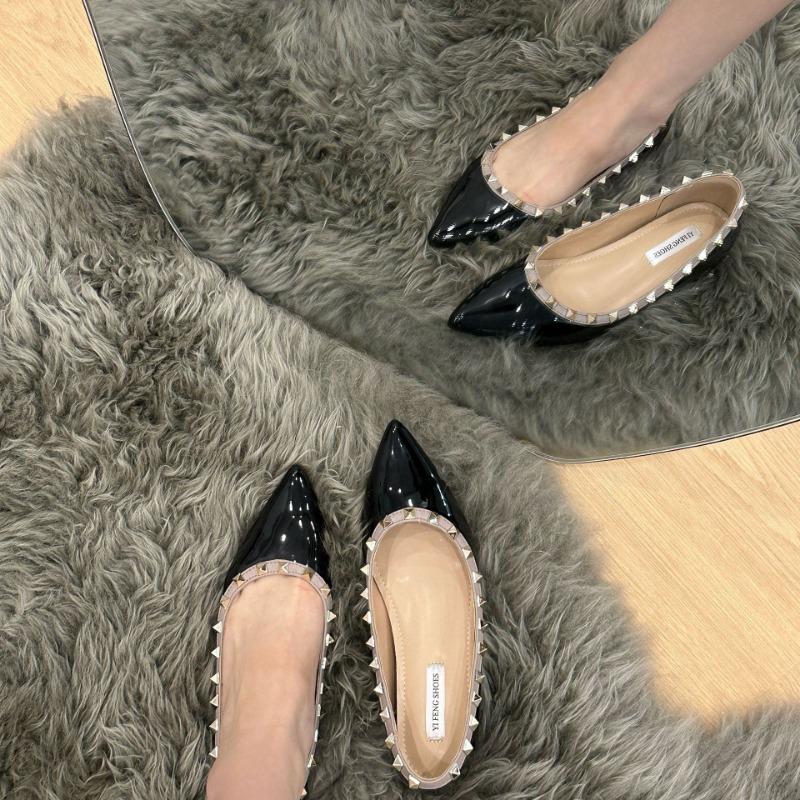 Single Shoes Women's Spring and Autumn New Pointed Rivets Inner Height Increase Patent Leather Fashionable Versatile Shallow High Heels