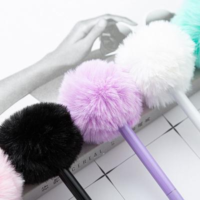 Stylo à bille créatif Signature Furry Ball Écriture fluide Accessoires pour stylos d'écriture Stylo à encre