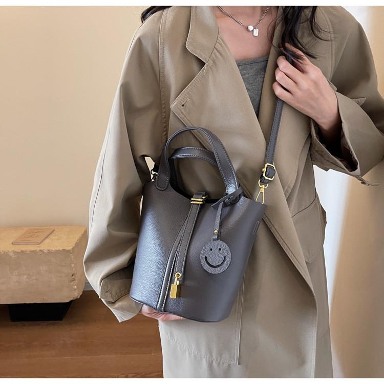 IELGY Lychee Pattern Portable Bucket Bag Ladies High-End Retro Vegetable Basket Bag Korean Version One-Shoulder Underarm Bag