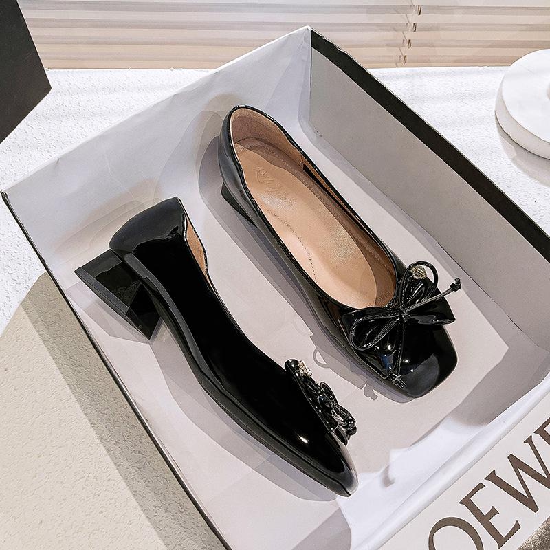 

Low-heeled single shoes women s 2025 new spring and autumn women s shoes bow red wedding shoes French square head high heels thick heel 40 чорний