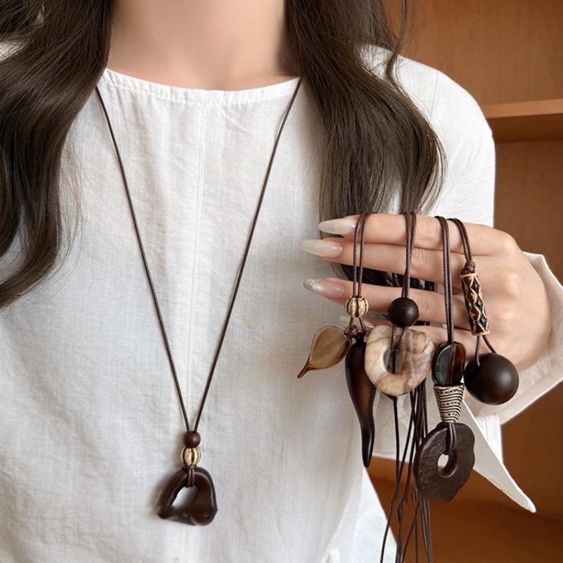 Wood Resin Irregular Geometric Pendant Necklace Retro Ethnic Style Collarbone Chain Niche Design Sweater Chain