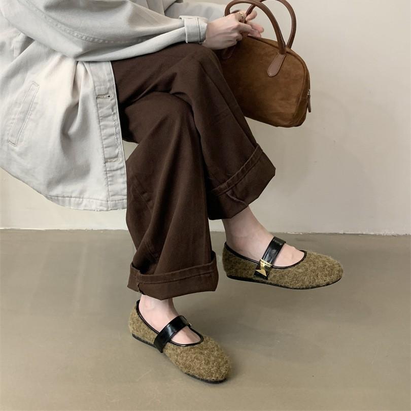 2025 Autumn and Winter New French Retro Square Head Plush Warm Shoes Women Wear Fairy Wind Flat Bottom Fluffy Shoes