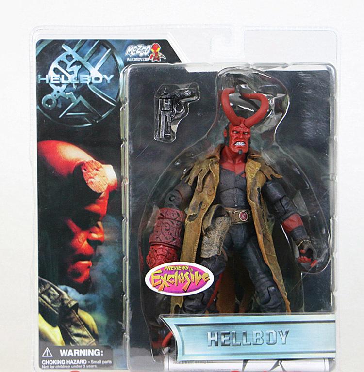 Mezco Studio Hellboy Figura de 7 Pulgadas Variante Anime Gabardina Hellboy Samaritano PVC Figura de Hellboy Modelo Juguete Muñeca Coleccionable Regalo