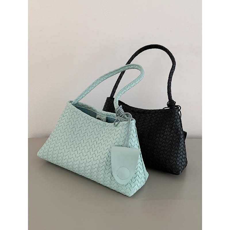 Retro woven high-end sense niche single shoulder tote bag women's 2025 new versatile large-capacity commuter underarm bag