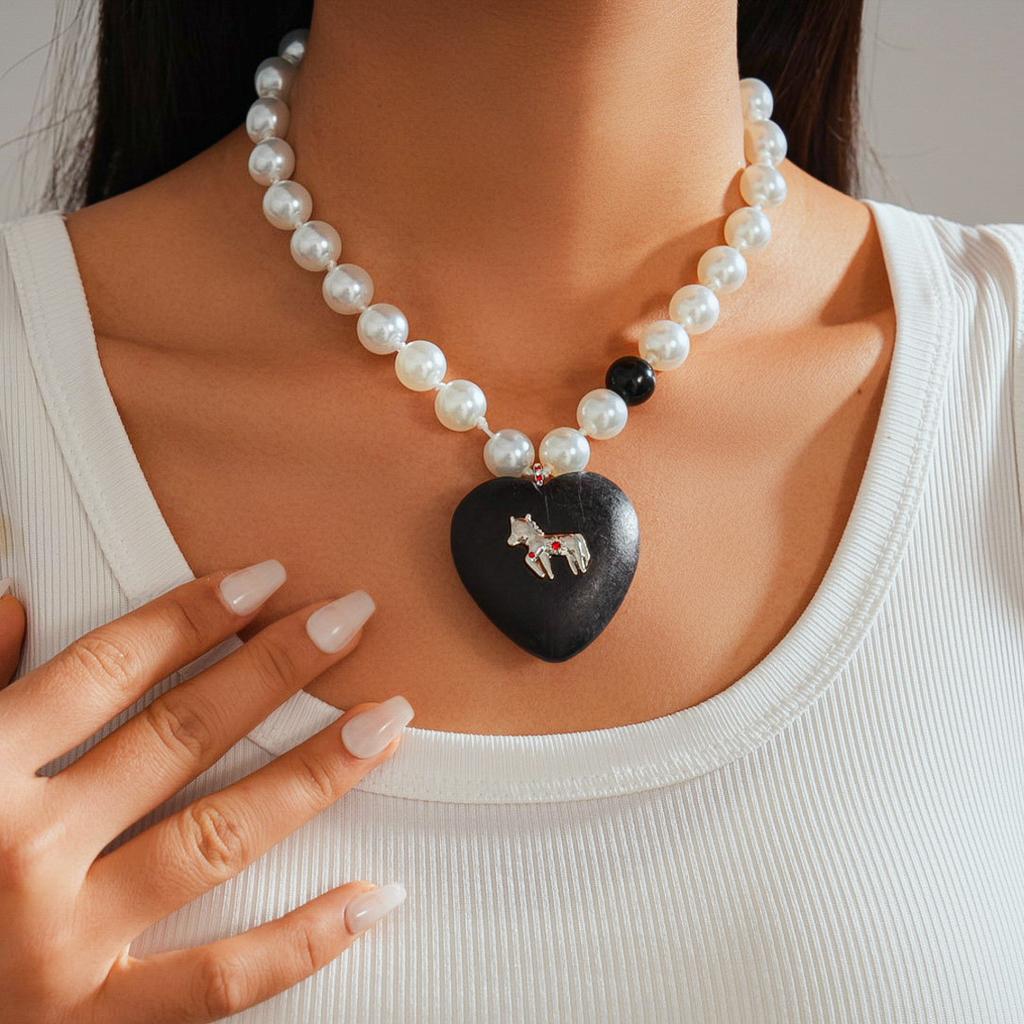 Pendentif poney amour en bois perlé imitation perle chaîne de pull un collier sexy