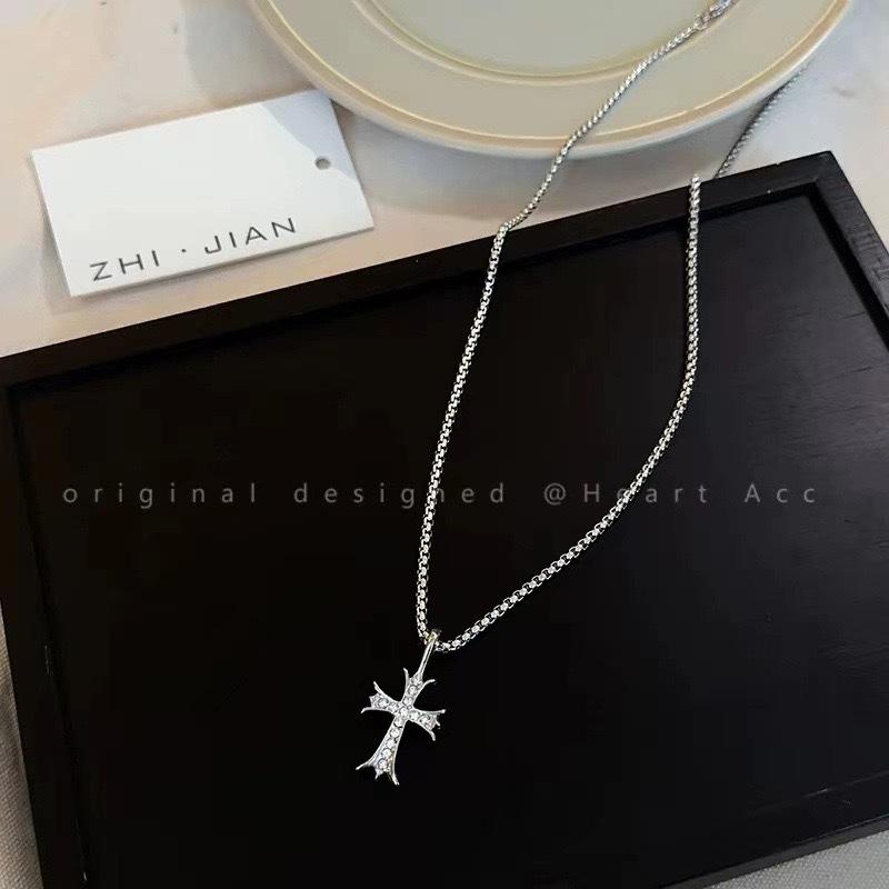 

Cross necklace men and women ins tide niche design Internet celebrity sweater chain titanium steel sweater chain women