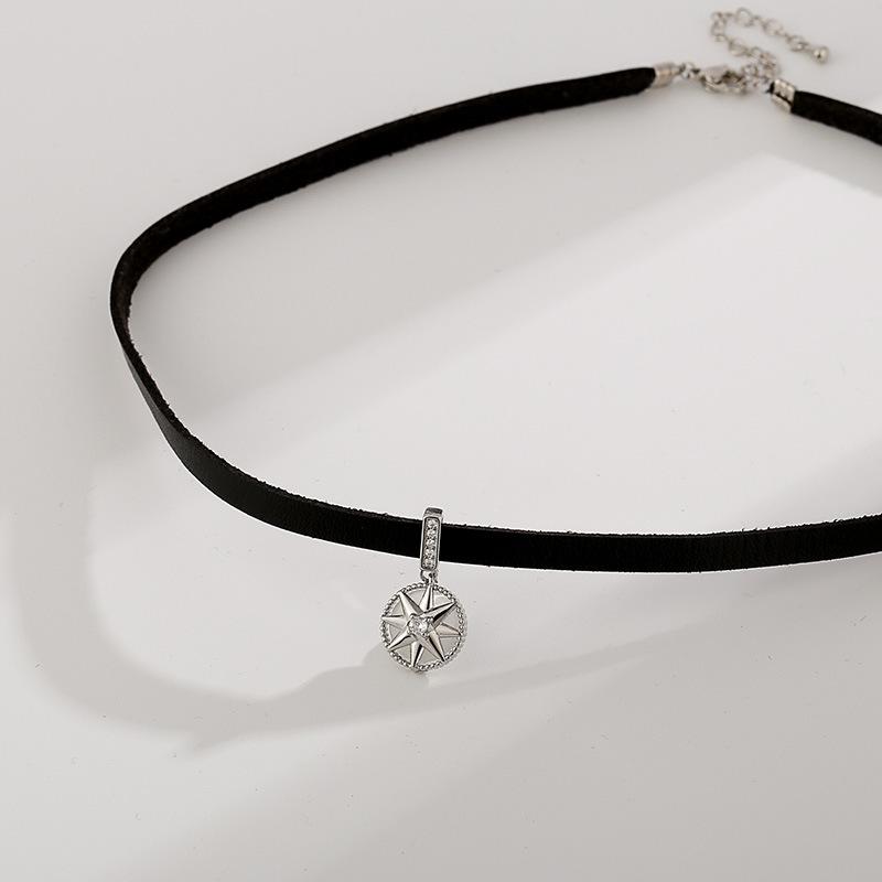 Dámský elegantní černý hvězdný choker: Špičkový náhrdelník na klíční kost, sladký a ostrý design