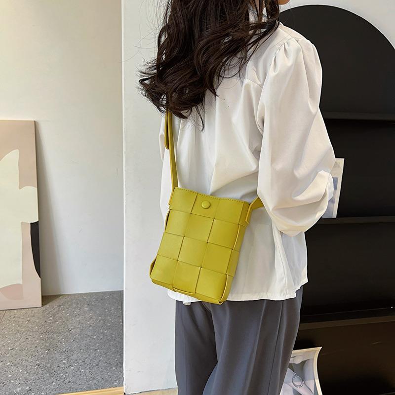 New Sweet Versatile Messenger Bag Casual Shoulder Bag Solid Color Woven Bag Mini Small Bag Mobile Phone Bag
