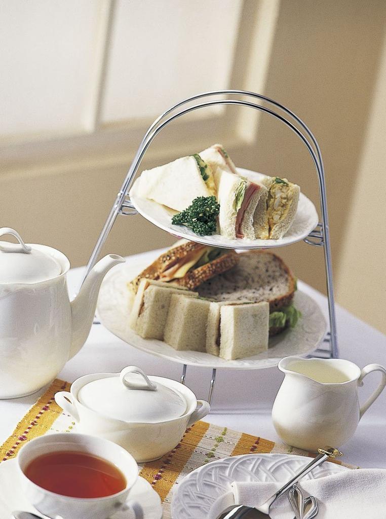 Satokinzoku SALUS Wire Cake Stand