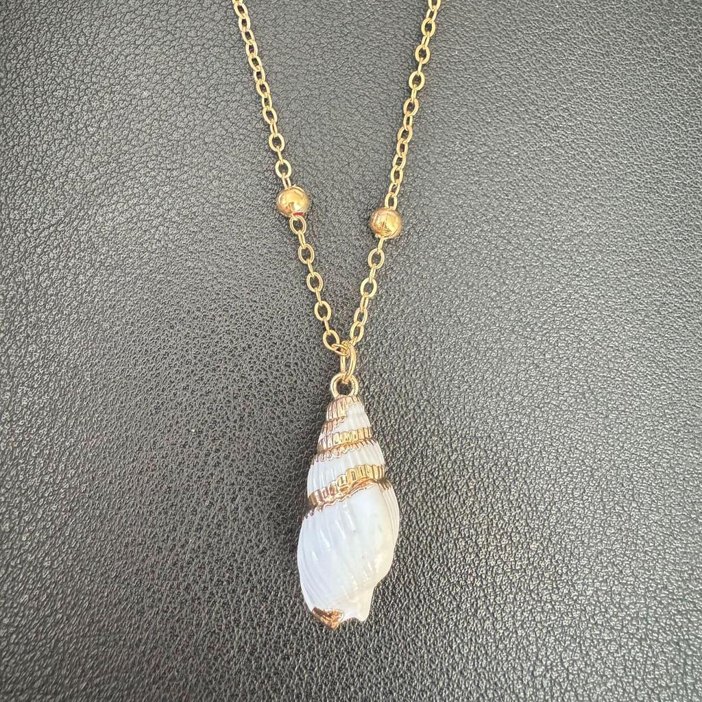 Gold-Edged Seashell Conch Pendant Necklace - Natural Beach Vintage Women's Jewelry