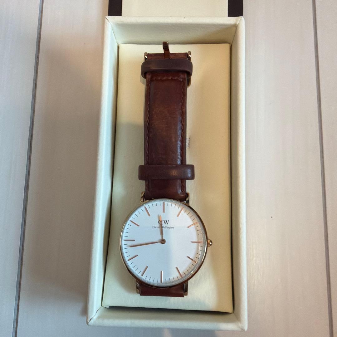 Used Daniel Wellington Women s Watch Brown Leather