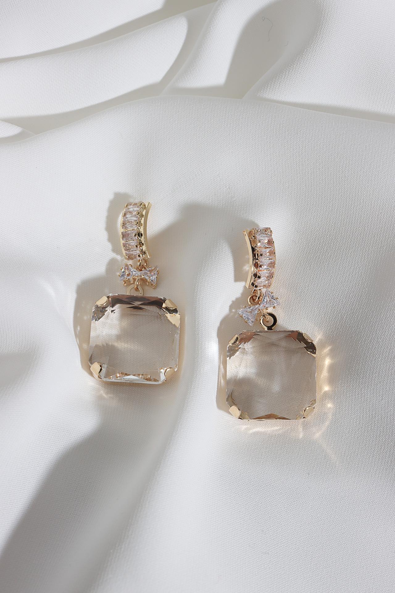 

Серьги для вечернего платья с квадратными кристаллами золотого цвета