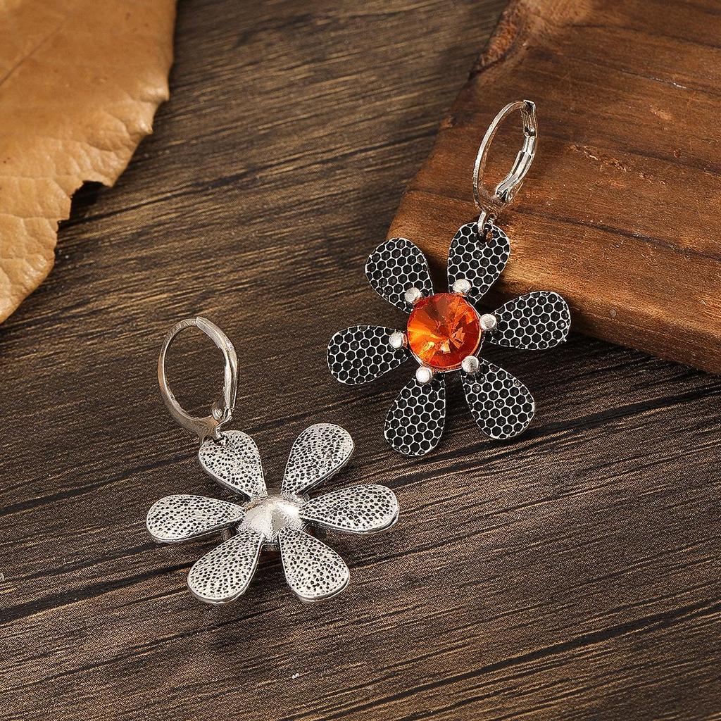 Hot-Selling Retro Fashion Creative Women's Earrings - European and American Design