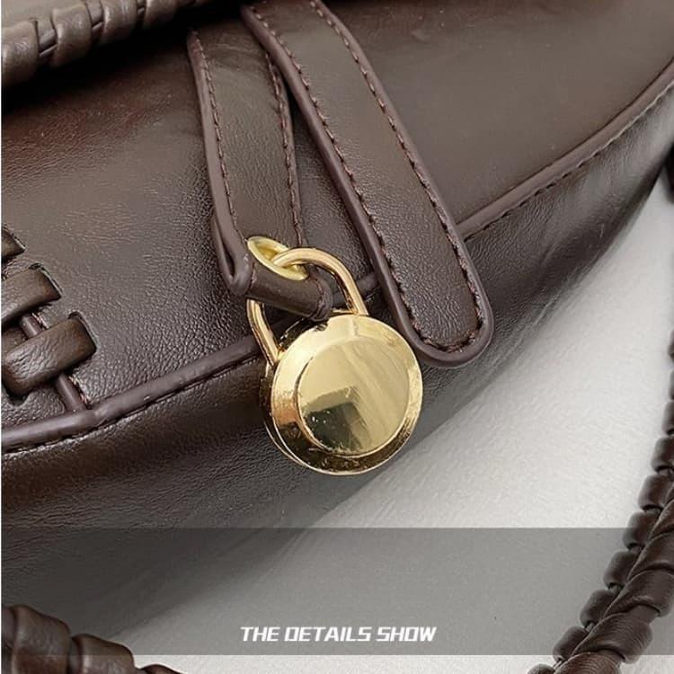 Retro-style Personalized One-shoulder Crossbody Armpit Bag