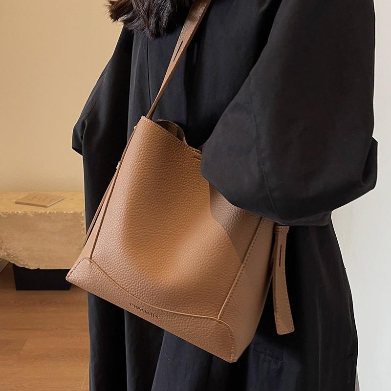 Popular Small Bags Women's Autumn and Winter Versatile New Retro Shoulder Messenger Bag Women's Texture Bucket Bag