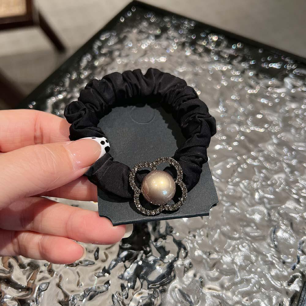 

Изысканное бриллиантовое кольцо для волос в стиле Тондэмун: Легкий роскошный бандаж для кишечника с квадратным цветочным узором