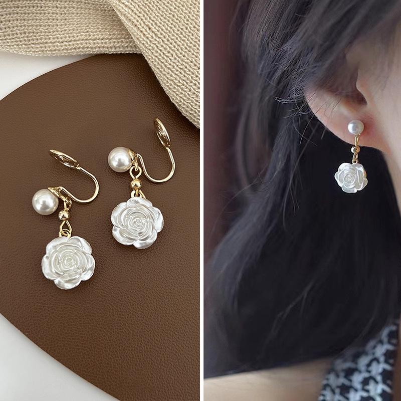 French Retro Pearl Clip-On Earrings: Mosquito Coil Design, Hong Kong Niche Style, No Piercing Needed, Women's High-End Fashion Accessories.
