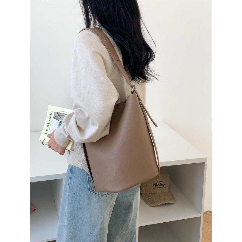 

New shoulder bag women s large-capacity soft leather bucket bag women s high-end sense simple and fashionable portable cylinder bag women хаки