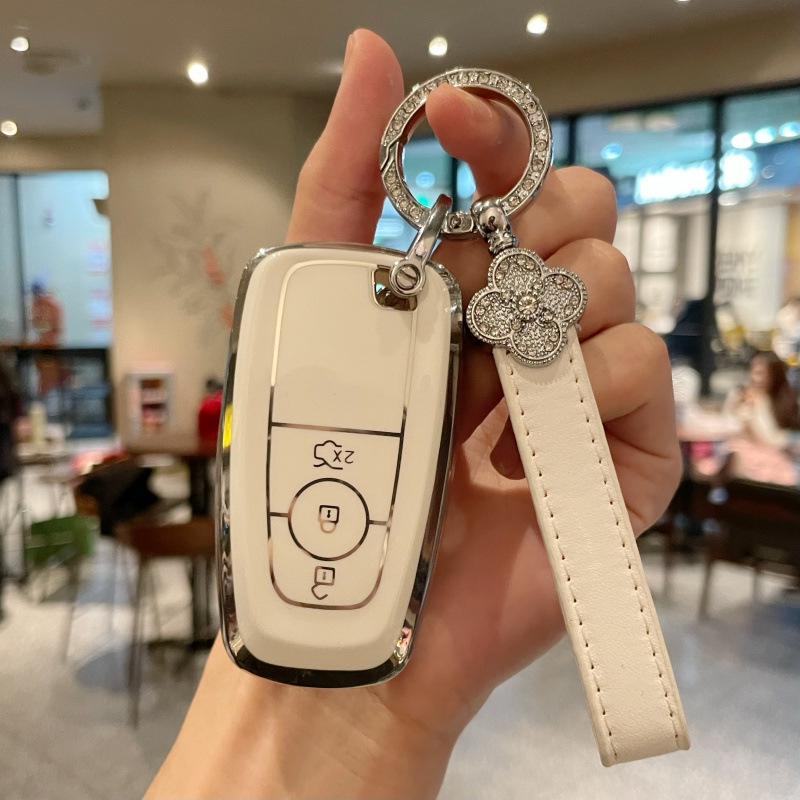 Lincoln Adventure Key Case: Compatible with Navigator, Aviator, MKZ, Continental, MKC, and MKX.
