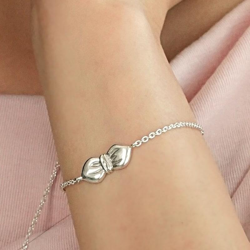 BELLOOGGI Bold Ribbon Bracelet