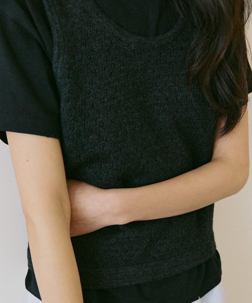 Peulob Scallop Knit Top Black