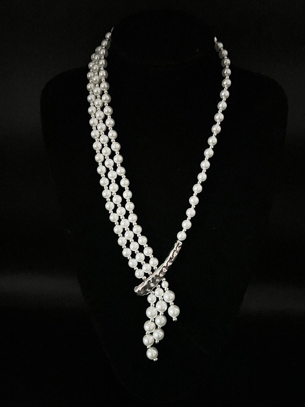 Multi-layer stacked collarbone chain irregular high-end French light luxury accessories elegant classical personality versatile pearl necklace