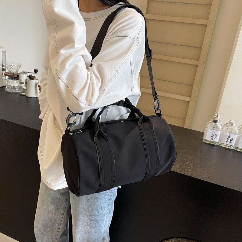 Niche nylon bucket bag simple Korean version 2025 new casual shoulder messenger bag versatile foreign style hand bag