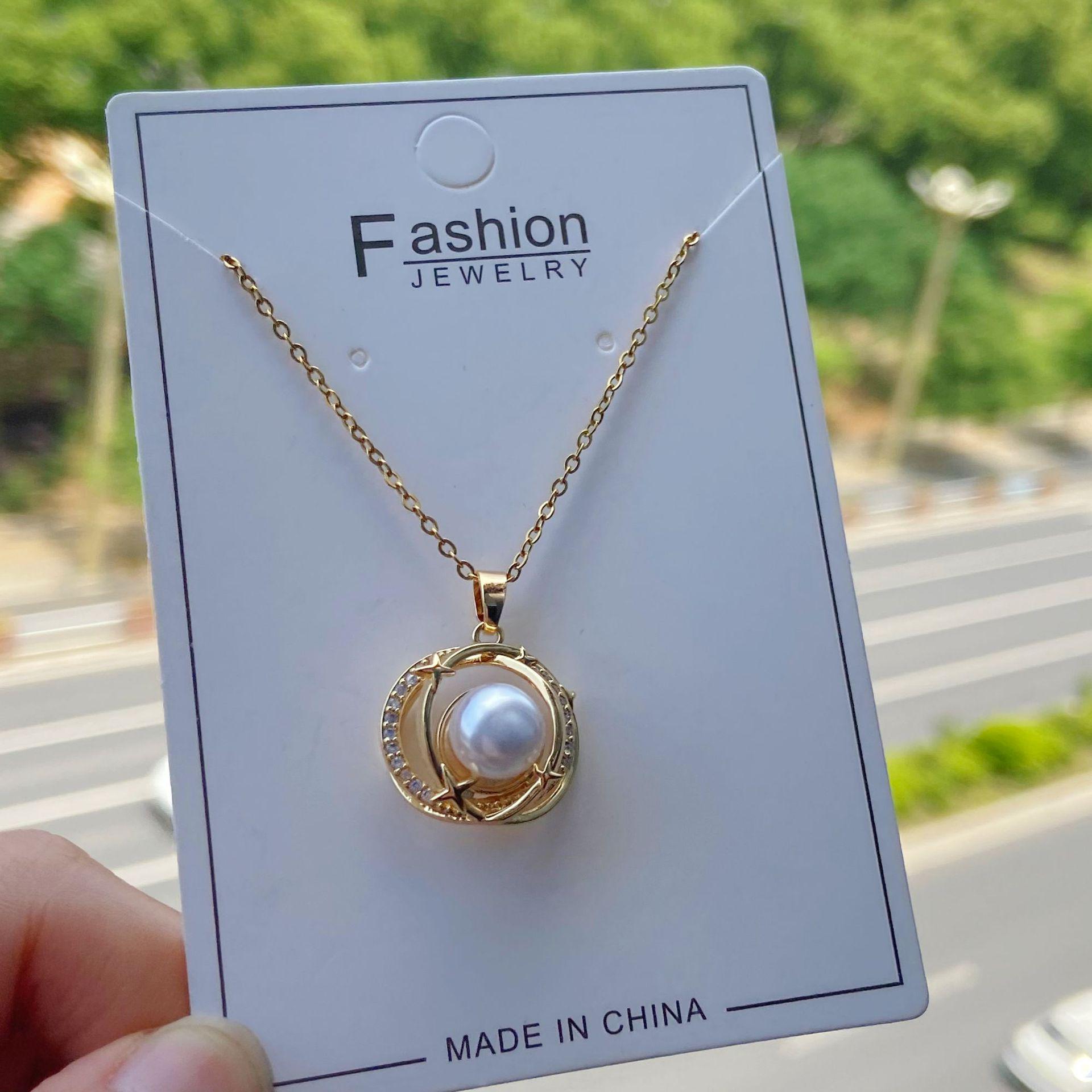 

Европейское и американское минималистичное ожерелье из титановой стали с жемчугом и овальной подвеской с золотым покрытием - Изысканная ключичная цепочка