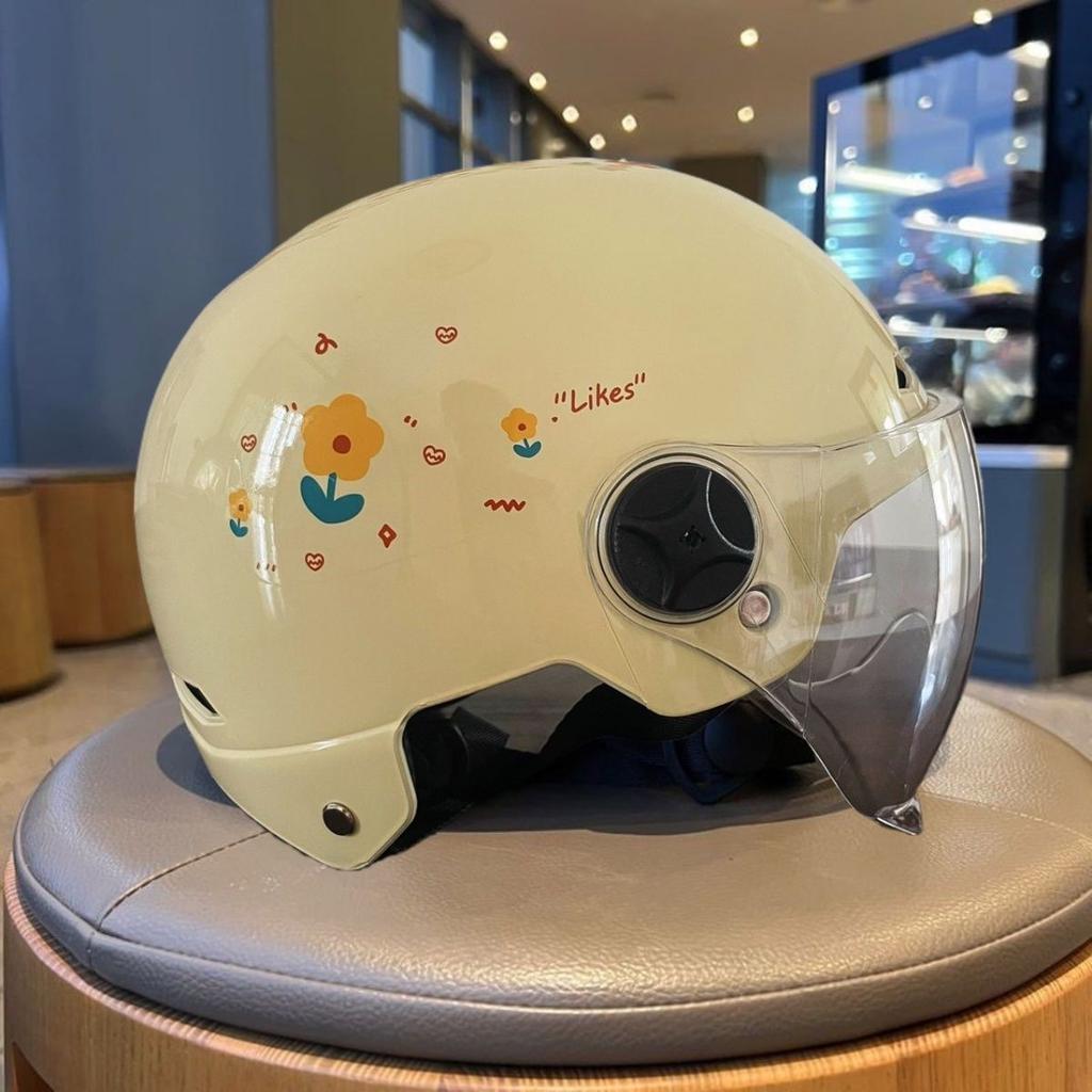 National Standard Cute Sun Protection Lightweight Electric Car Battery Motorcycle Helmet for Men and Women All Seasons Universal Hood