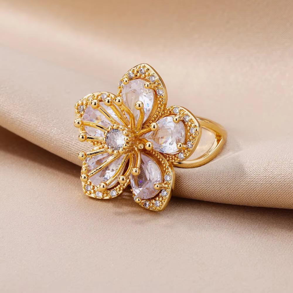 Fashionable Flower Ring, Copper Inlaid with Zircon and Full Diamond Ring, Ladies' Temperament Exquisite Jewelry