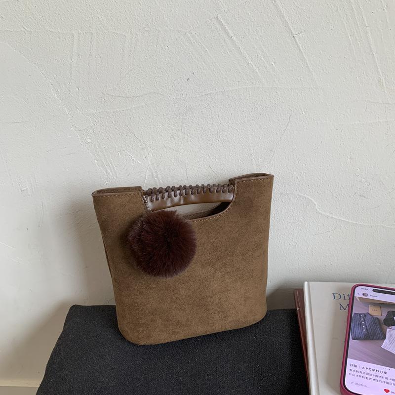 Niche Bag Women's Fashion Retro High-end Shoulder Bag Commuting Versatile Messenger Bucket Bag