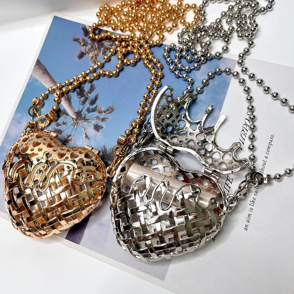 Heartshaped Metal Mini Bag With Chain Strap For Daily Fashion And Elegant Look