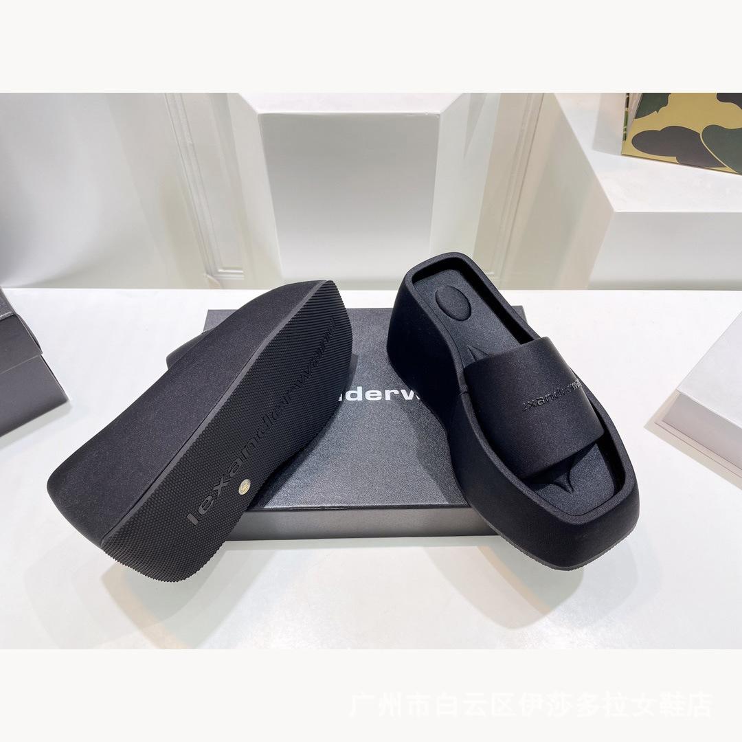 

Весенне-летние тапочки, женские квадратные тапочки с толстой подошвой, большие сандалии ярких цветов с толстой подошвой, ощущение дерьма 36