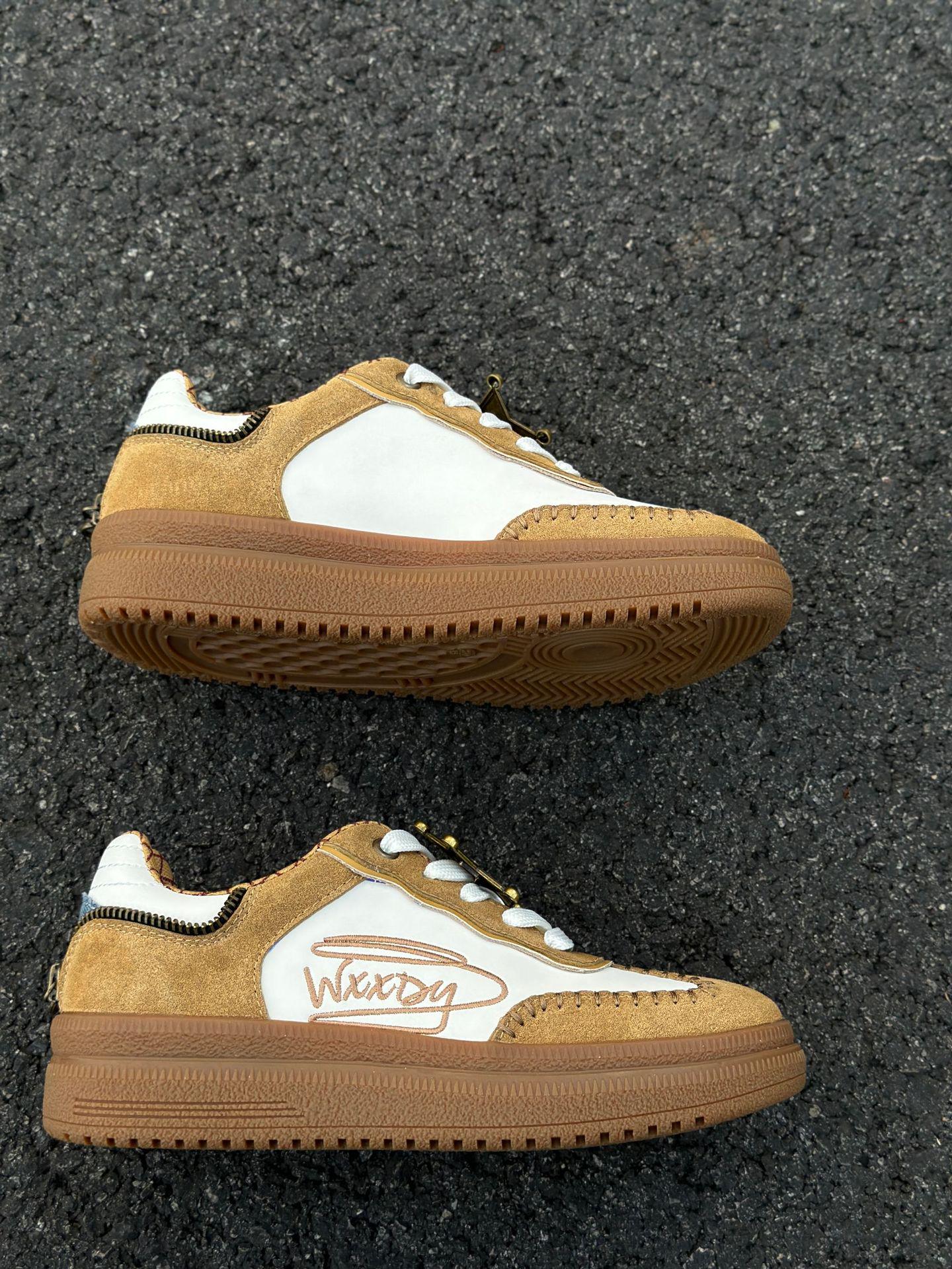 

Кросівки-кеди низькі ручної роботи німецькі Zhang Yuxi Toy Story Edition [A5010] 35 білий/коричневий