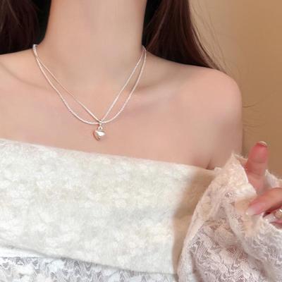 Collar con Colgante de Corazón Cepillado de Doble Capa – Elegante Cadena para Clavícula para Mujer