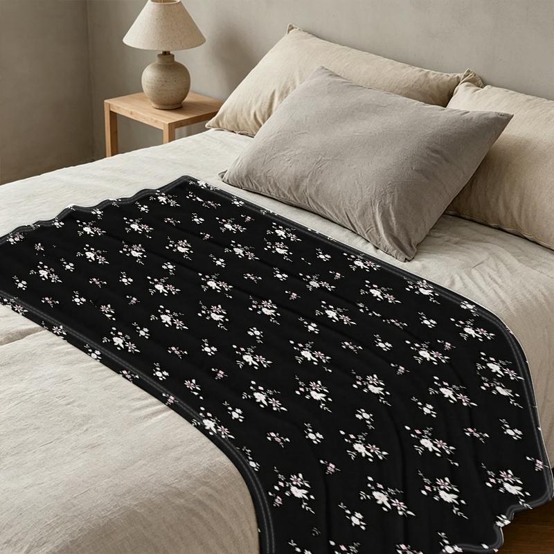 High-Density Plush Flannel Fleece Blanket: Soft Cozy Skin-Friendly, Ideal for Home Sofa Bedroom Office Napping, Perfect for Christmas Halloween Decor
