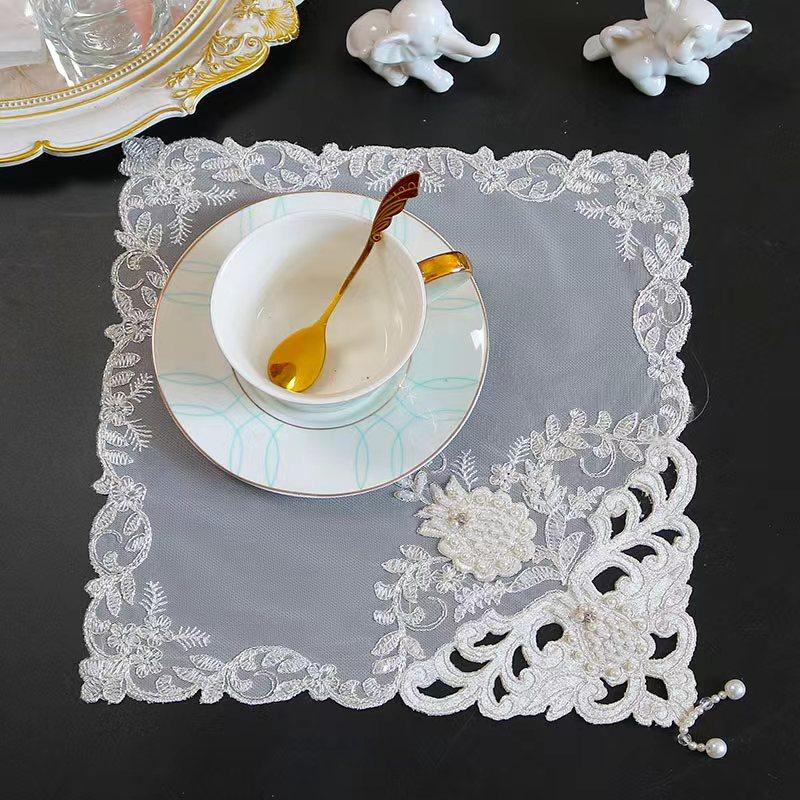 Beige Mesh Perlen Blumen Stickerei Tischset Stoff Hochzeit Weihnachten Platzset Küche Tischdekoration und Accessoires
