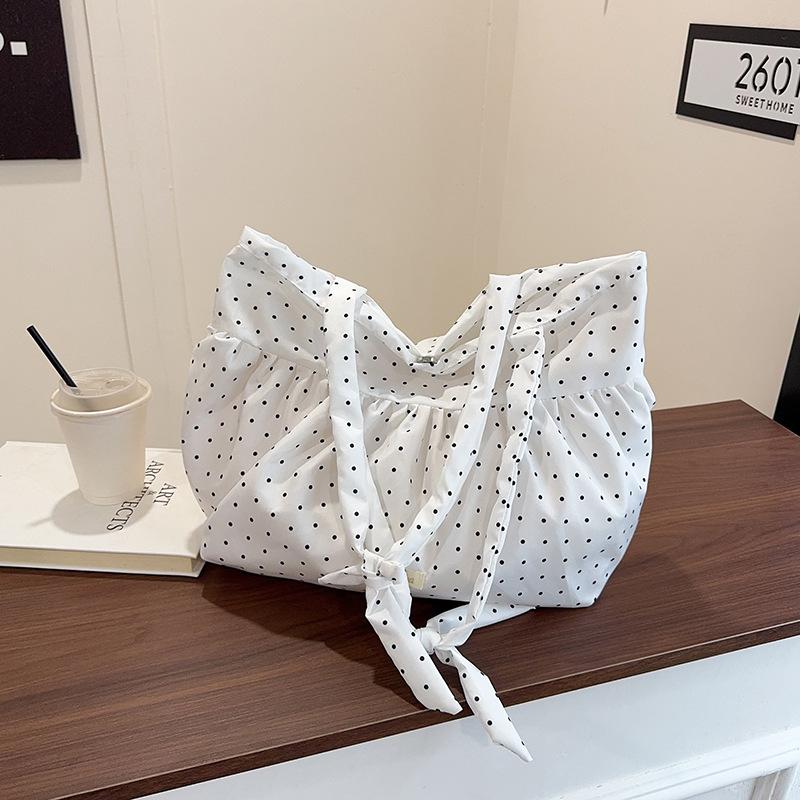 

Women s bag new fashion pleated armpit bag shoulder bag solid color large capacity design sense high quality bag