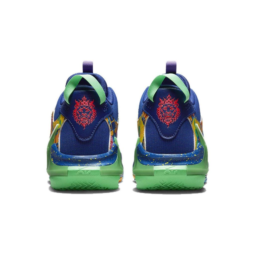 Nike Chaussures de Basketball LeBron Witness 7 GS Kaleidoscope Bleu Royal Profond Game Royal Algue Électrique Blanc DQ8650-400